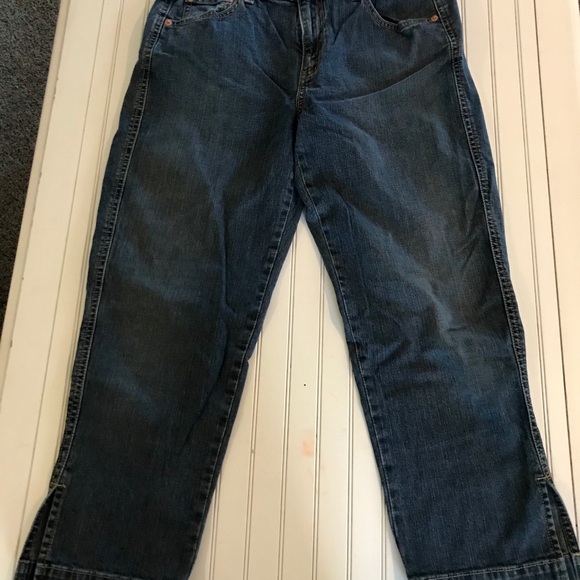 Levi’s Classic Capris - Picture 4 of 8